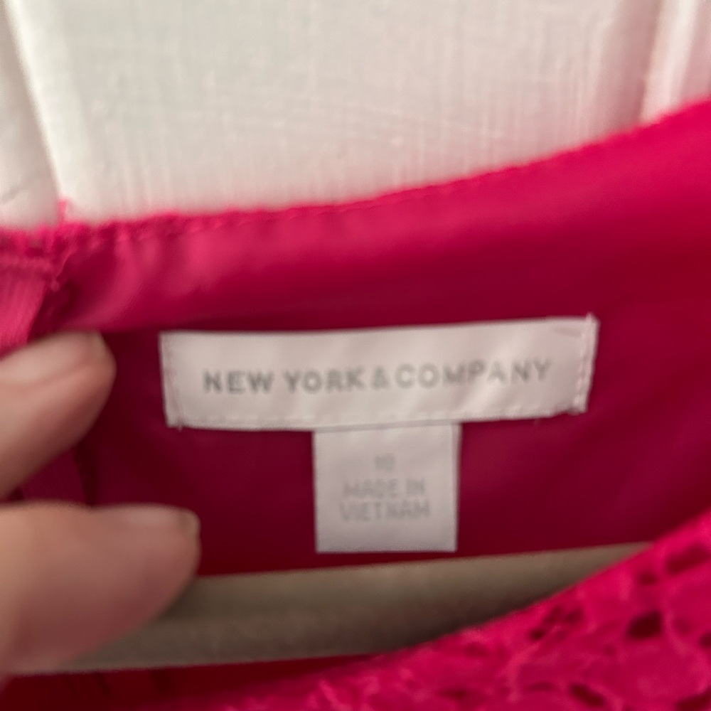EUC New York & Company Fuchsia Lace Dress, Sleeveless with Lining, Zipper Back - Picture 9 of 9